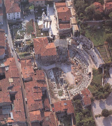 Brescia - veduta aerea del Tempio Capitolino e del Teatro Romano